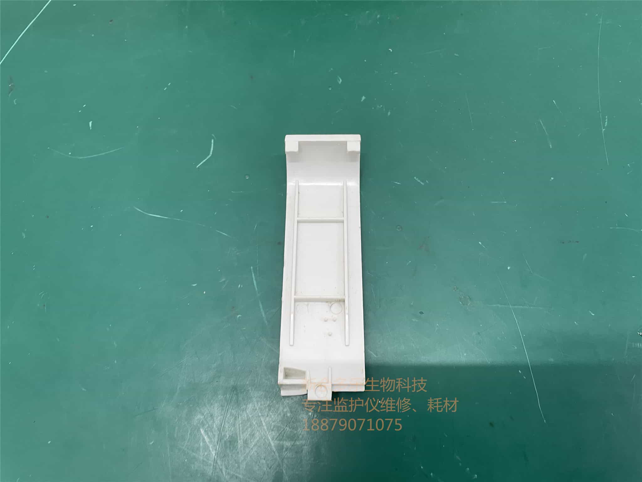 科曼C60監(jiān)護(hù)儀電池蓋 jpg